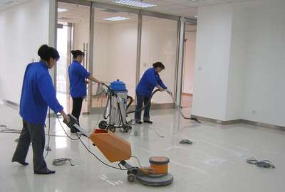 家政保潔,搬家,擦玻璃,打掃新舊房,擦油煙機。