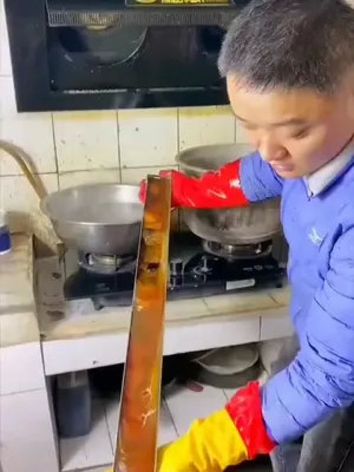 家里的油煙機太難清理,可以墊上這個 吸油棉 一個月用一片特別省事