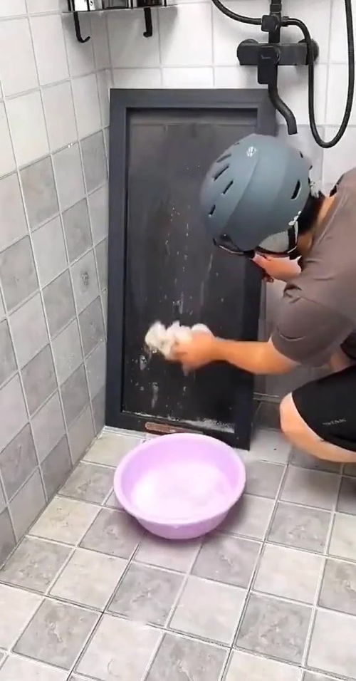 紗窗臟了不好清洗,每次都是費時費力,試試這個紗窗刷,一面擦兩面凈